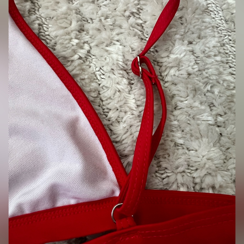 Red Bikini - Picture 3 of 6